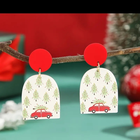 BRAND NEW ADORABLE CHRISTMAS EARRINGS - Picture 2 of 3